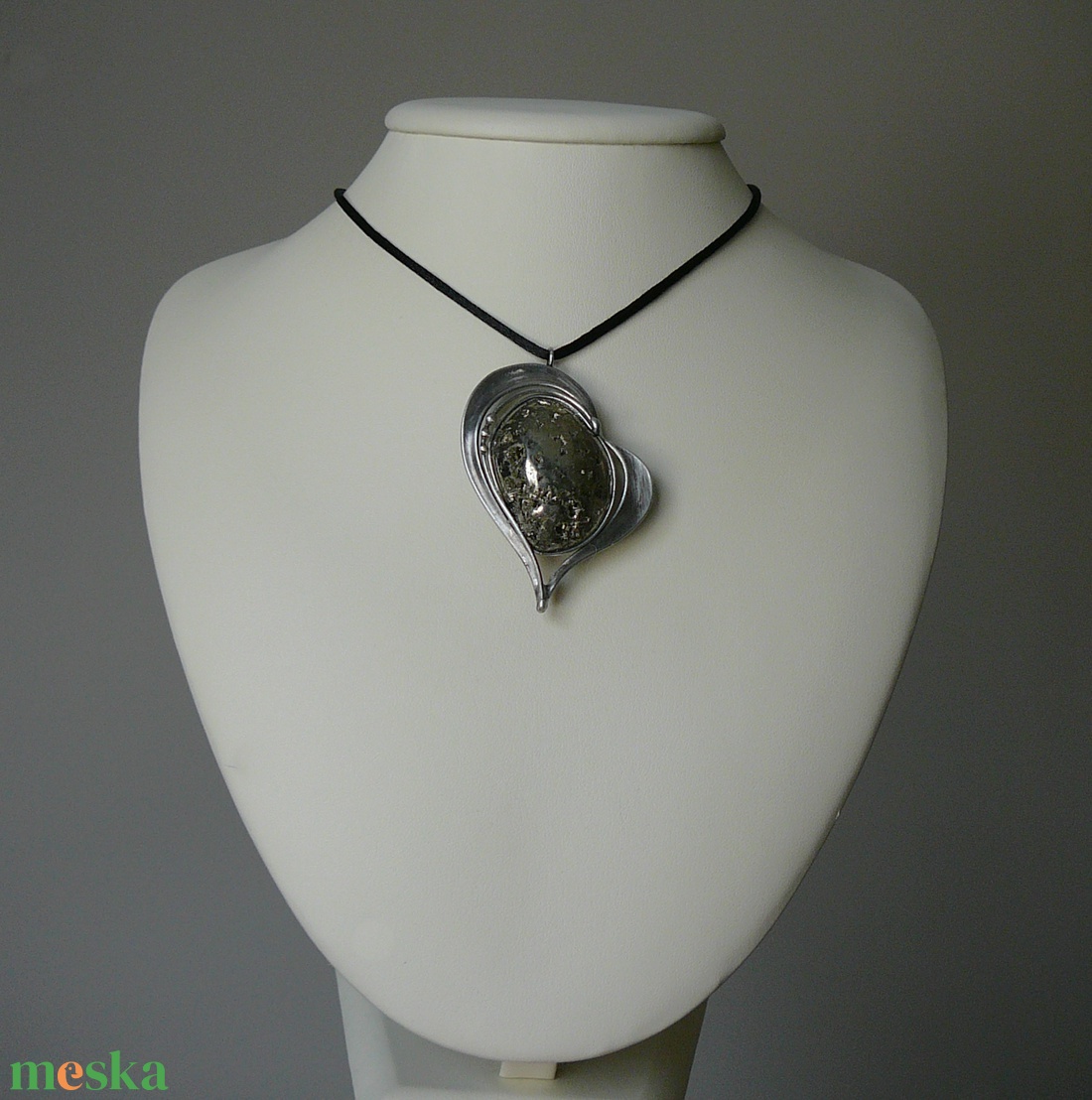 Pirit szív medál - ékszer - nyaklánc - medál - Meska.hu