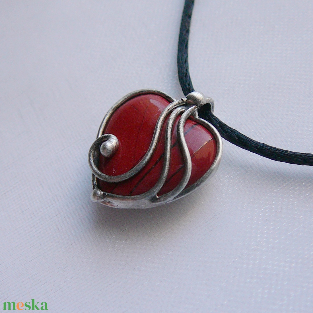 Vörös jáspis mini szív medál - ékszer - nyaklánc - medálos nyaklánc - Meska.hu