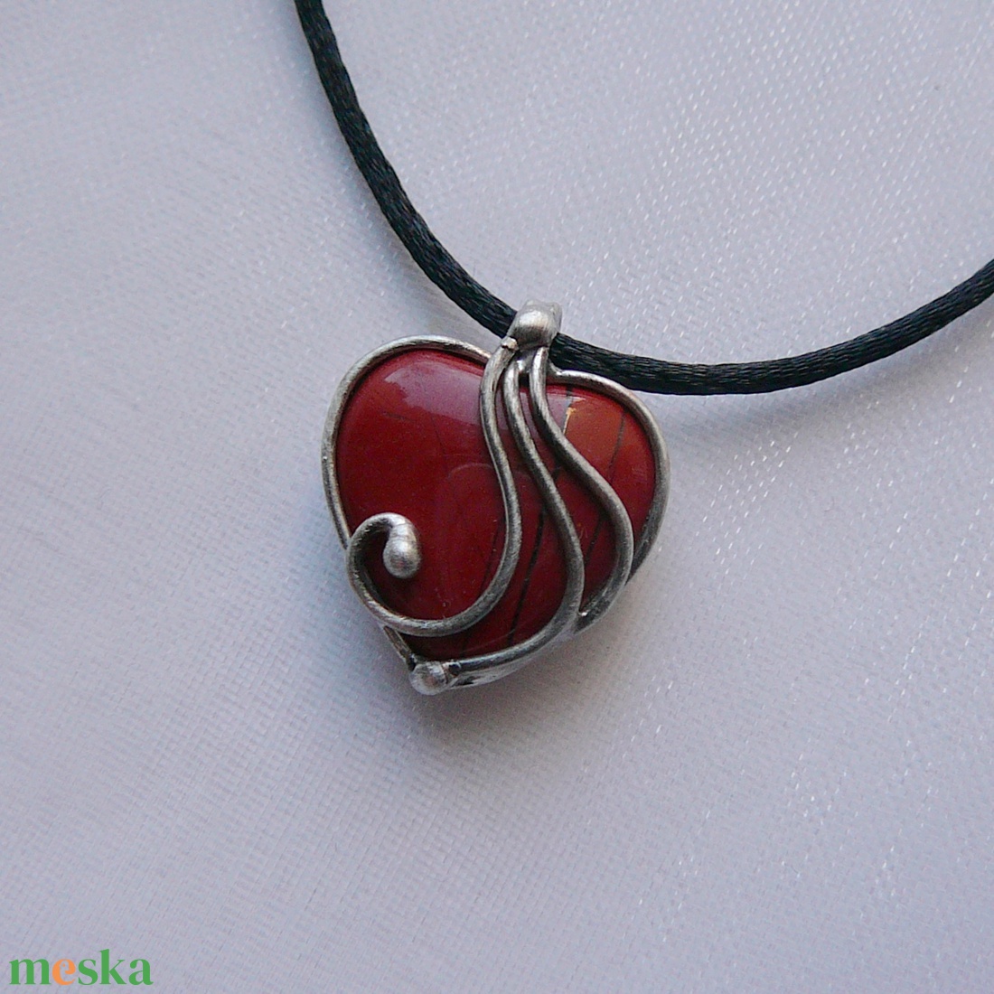 Vörös jáspis mini szív medál - ékszer - nyaklánc - medálos nyaklánc - Meska.hu