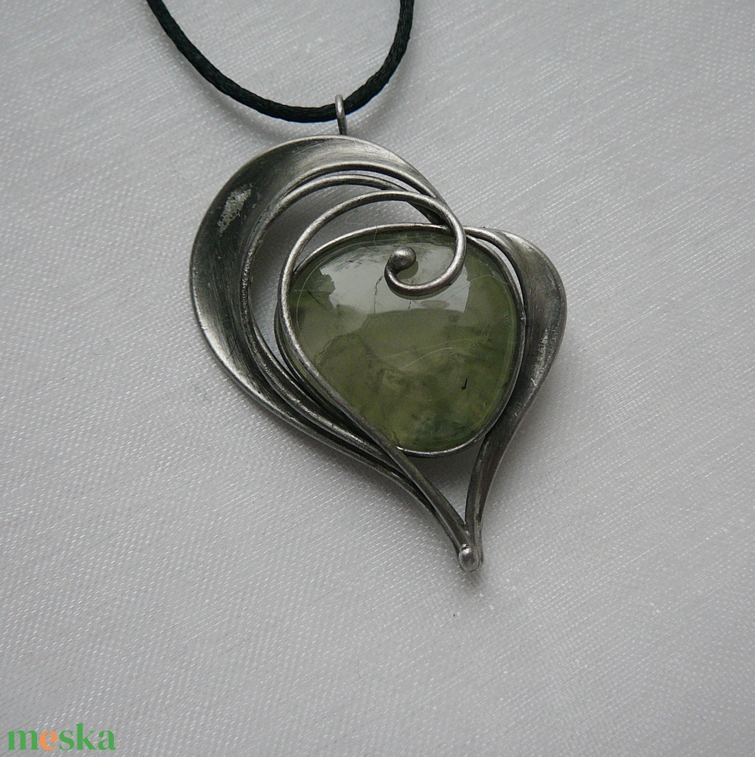 Prehnit szív medál - ékszer - nyaklánc - medálos nyaklánc - Meska.hu