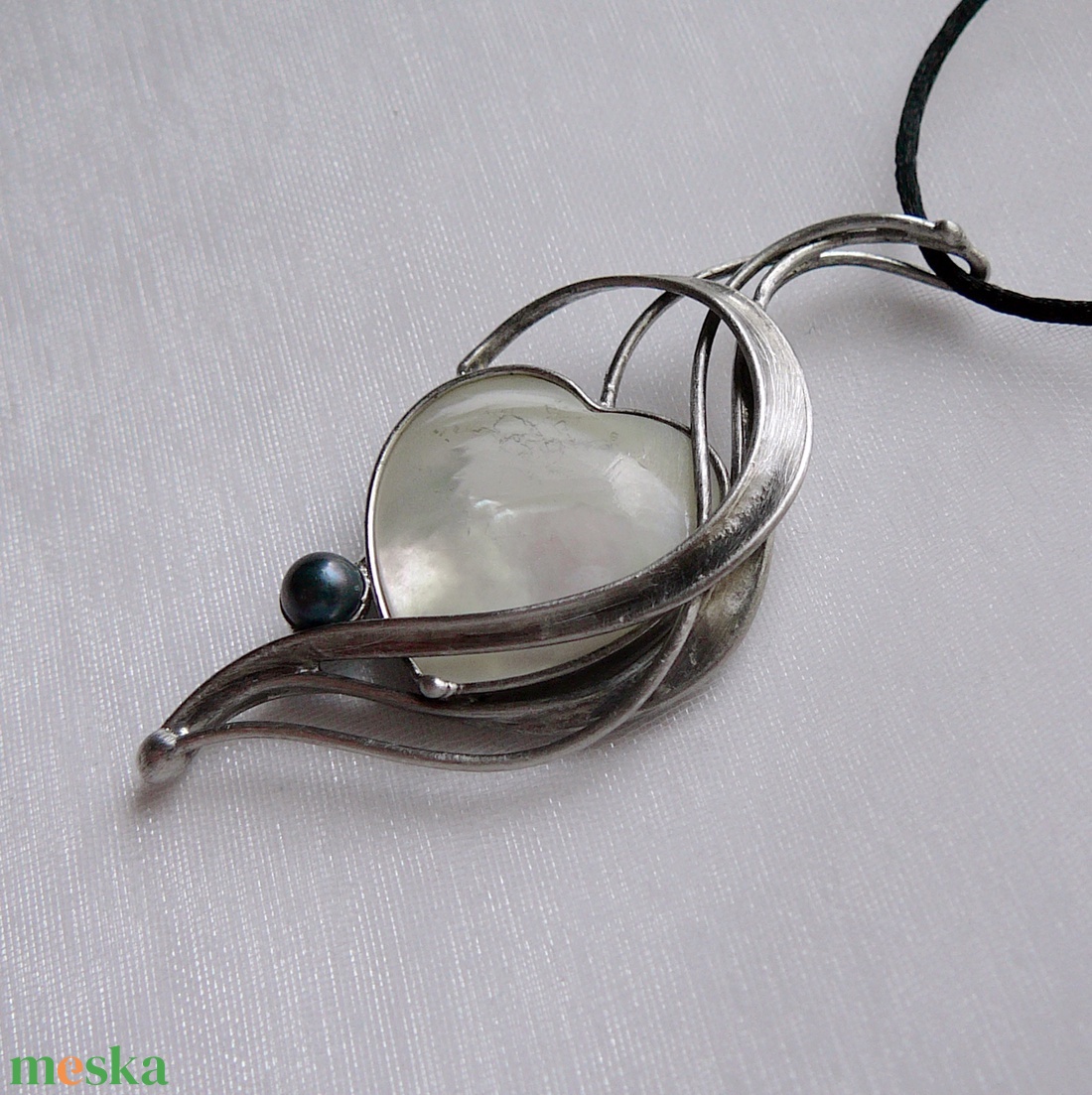 Gyöngyház  medál - ékszer - nyaklánc - medálos nyaklánc - Meska.hu