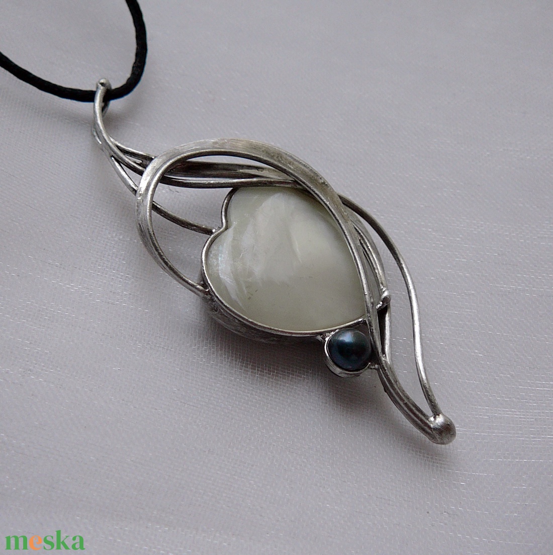 Gyöngyház  medál - ékszer - nyaklánc - medálos nyaklánc - Meska.hu