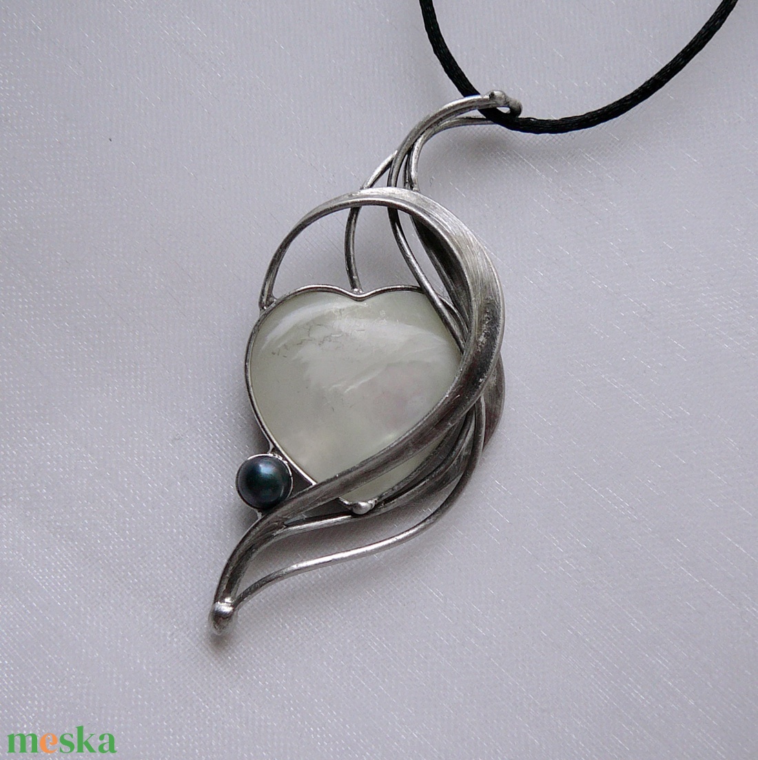 Gyöngyház  medál - ékszer - nyaklánc - medálos nyaklánc - Meska.hu