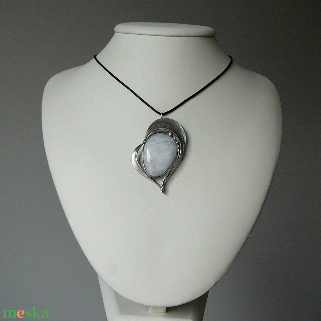 Holdkő szív medál - ékszer - nyaklánc - medálos nyaklánc - Meska.hu