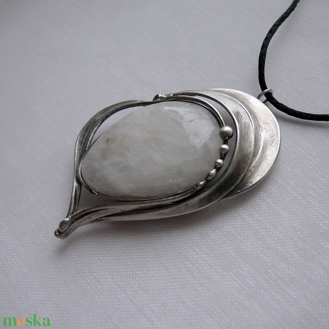 Holdkő szív medál - ékszer - nyaklánc - medálos nyaklánc - Meska.hu