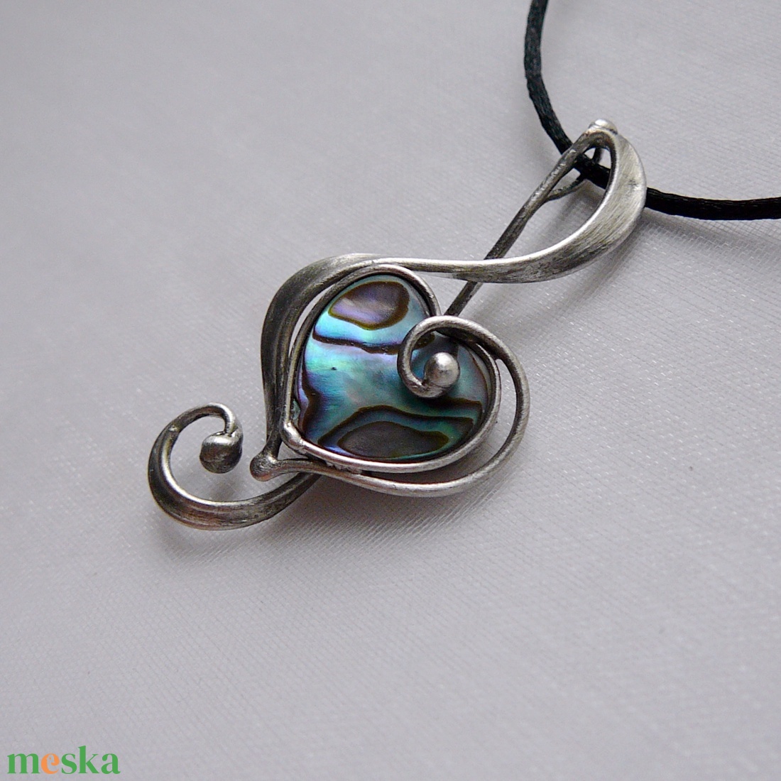 Pávakagyló violinkulcs medál - ékszer - nyaklánc - medálos nyaklánc - Meska.hu