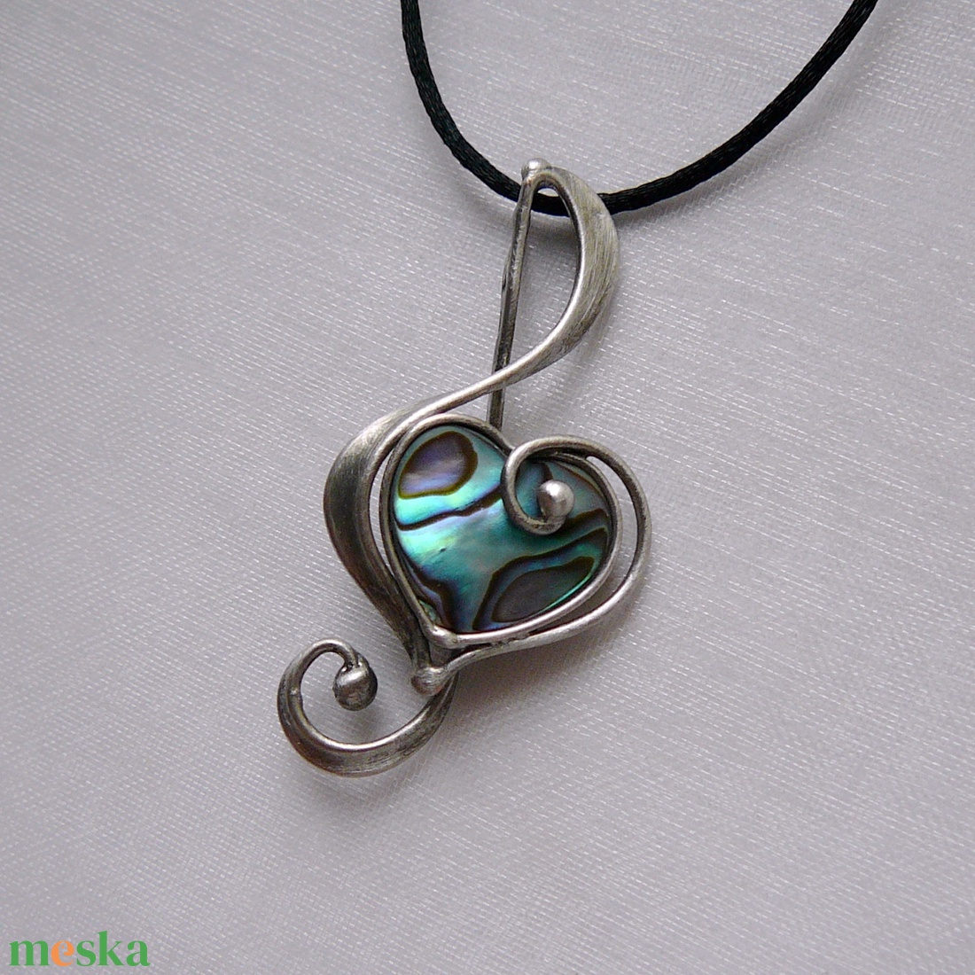 Pávakagyló violinkulcs medál - ékszer - nyaklánc - medálos nyaklánc - Meska.hu