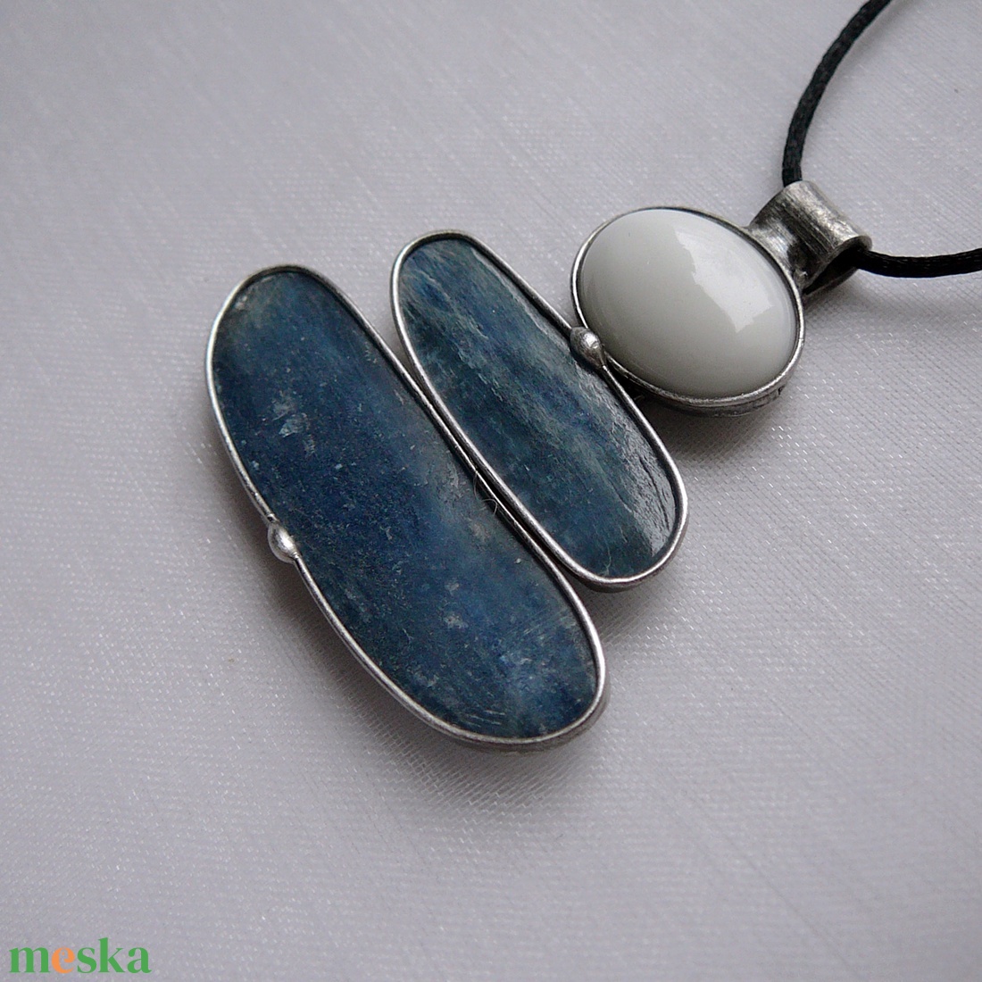 Kianit medál - ékszer - nyaklánc - medálos nyaklánc - Meska.hu