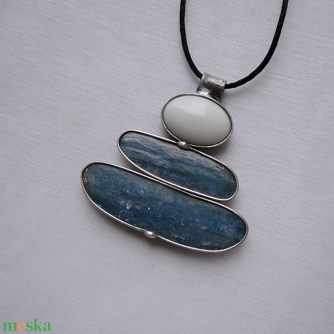 Kianit medál - ékszer - nyaklánc - medálos nyaklánc - Meska.hu