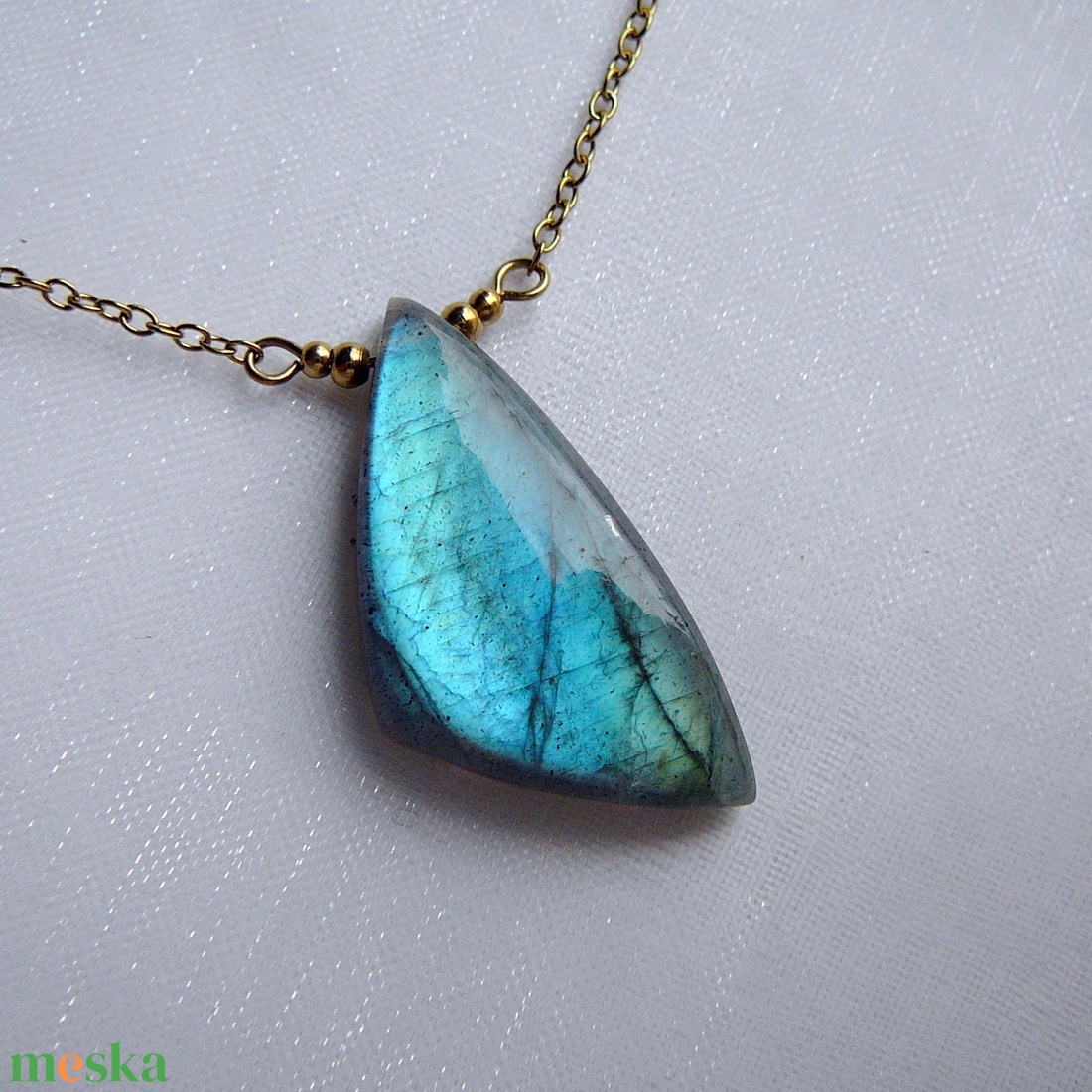 Labradorit medálos nyaklánc - ékszer - nyaklánc - medál - Meska.hu