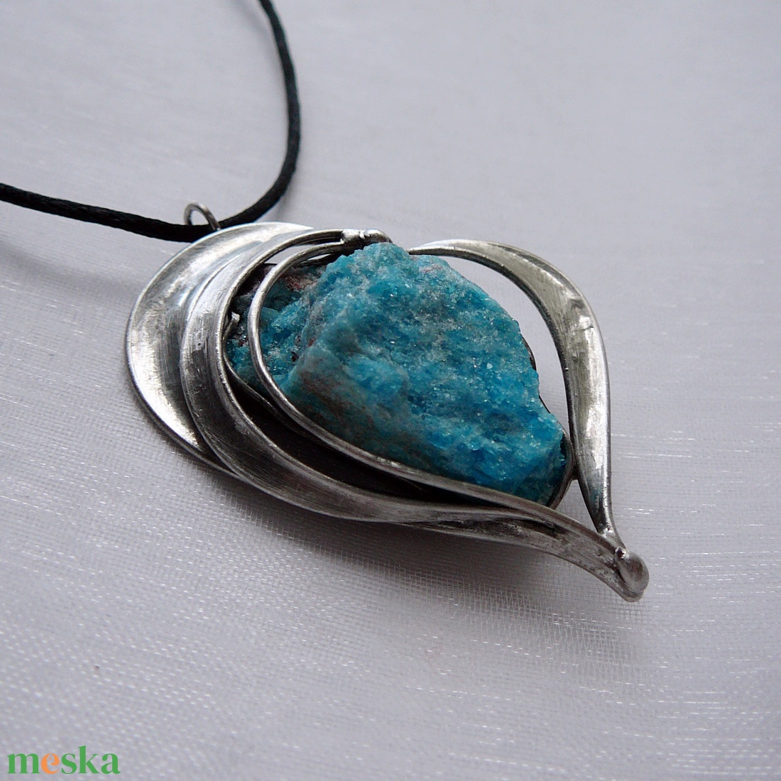 Apatit szív medál - ékszer - nyaklánc - medálos nyaklánc - Meska.hu