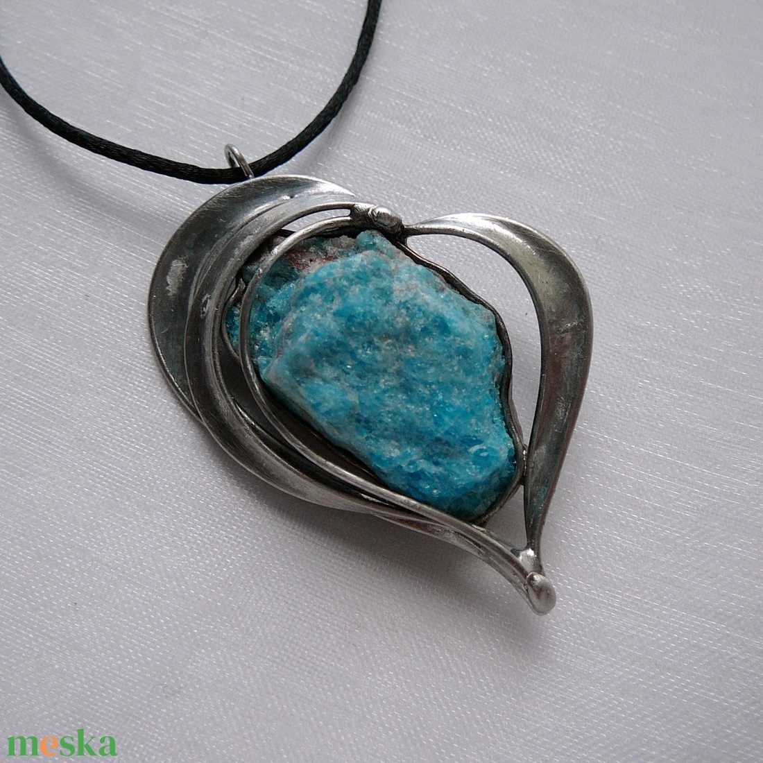 Apatit szív medál - ékszer - nyaklánc - medálos nyaklánc - Meska.hu