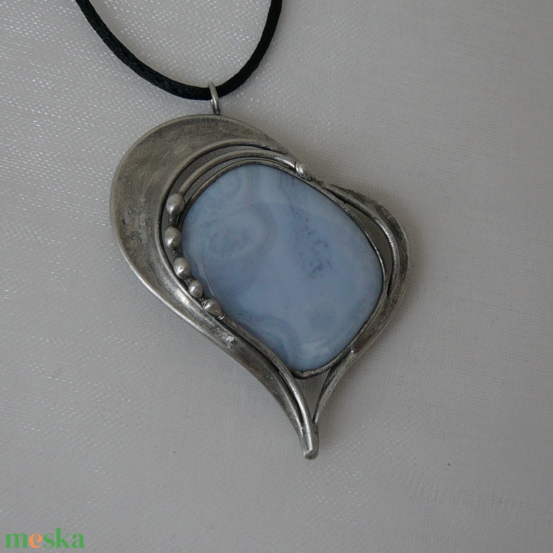 Kalcedon szív medál - ékszer - nyaklánc - medálos nyaklánc - Meska.hu