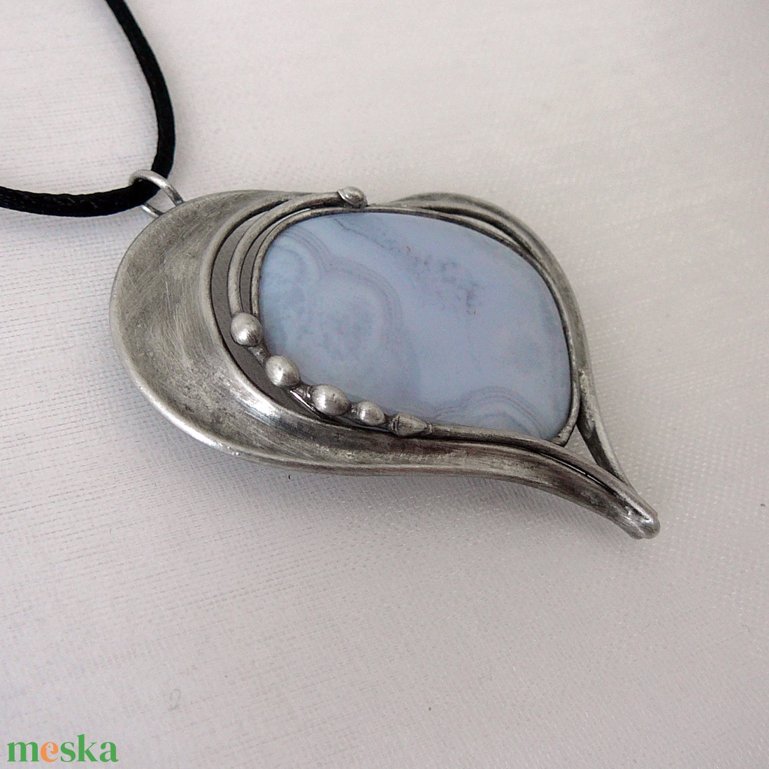 Kalcedon szív medál - ékszer - nyaklánc - medálos nyaklánc - Meska.hu