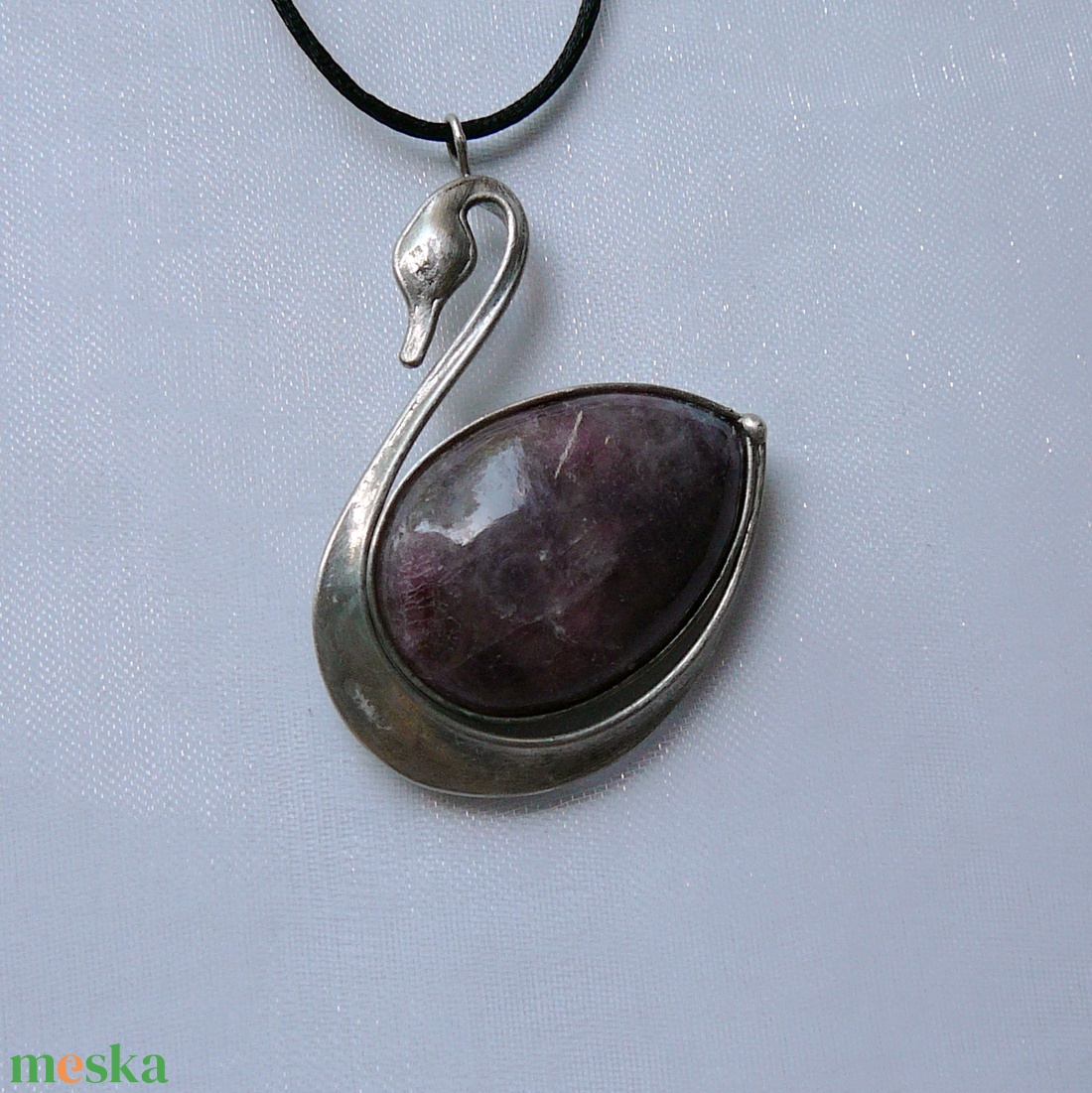 Rubellit hattyú medál - ékszer - nyaklánc - medálos nyaklánc - Meska.hu