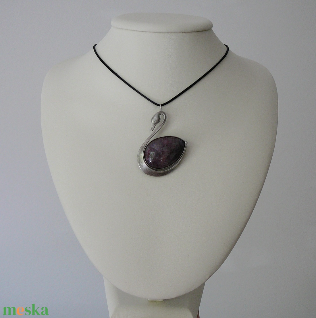 Rubellit hattyú medál - ékszer - nyaklánc - medálos nyaklánc - Meska.hu