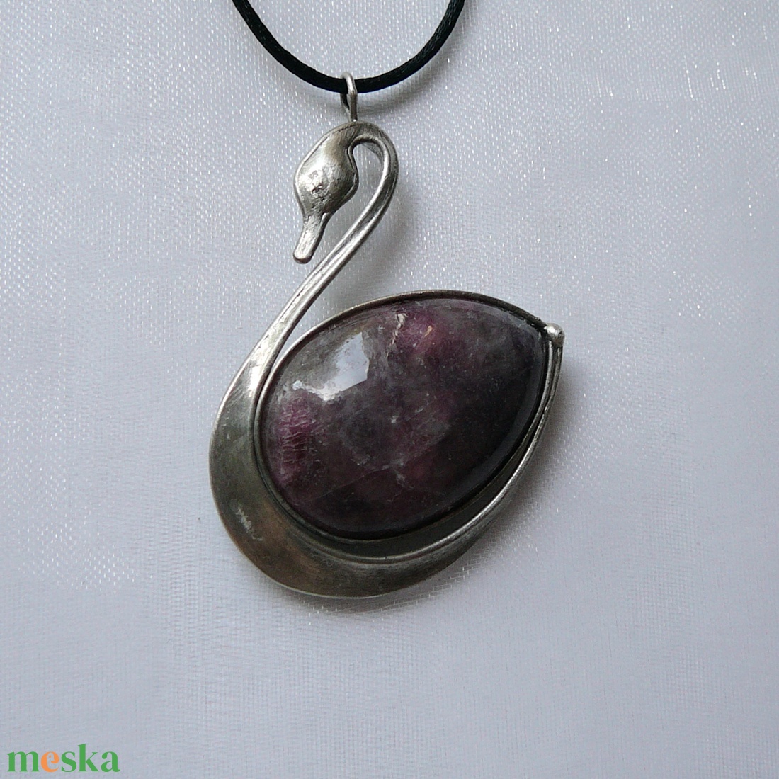 Rubellit hattyú medál - ékszer - nyaklánc - medálos nyaklánc - Meska.hu