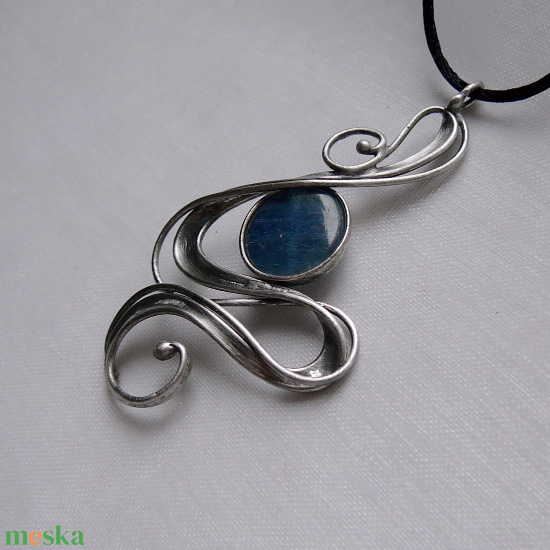 Kianit medál - ékszer - nyaklánc - medálos nyaklánc - Meska.hu