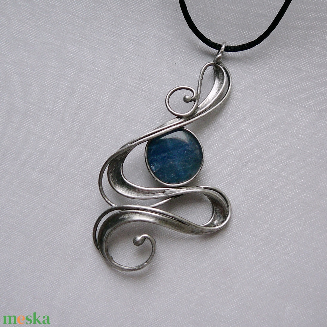 Kianit medál - ékszer - nyaklánc - medálos nyaklánc - Meska.hu