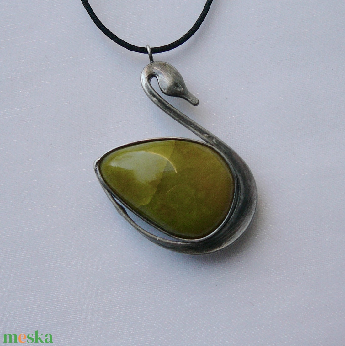Zöld opál hattyú medál - ékszer - nyaklánc - medálos nyaklánc - Meska.hu