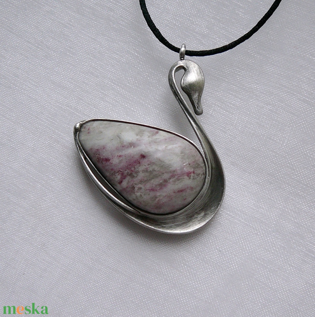 Rubellit hattyú medál - ékszer - nyaklánc - medálos nyaklánc - Meska.hu