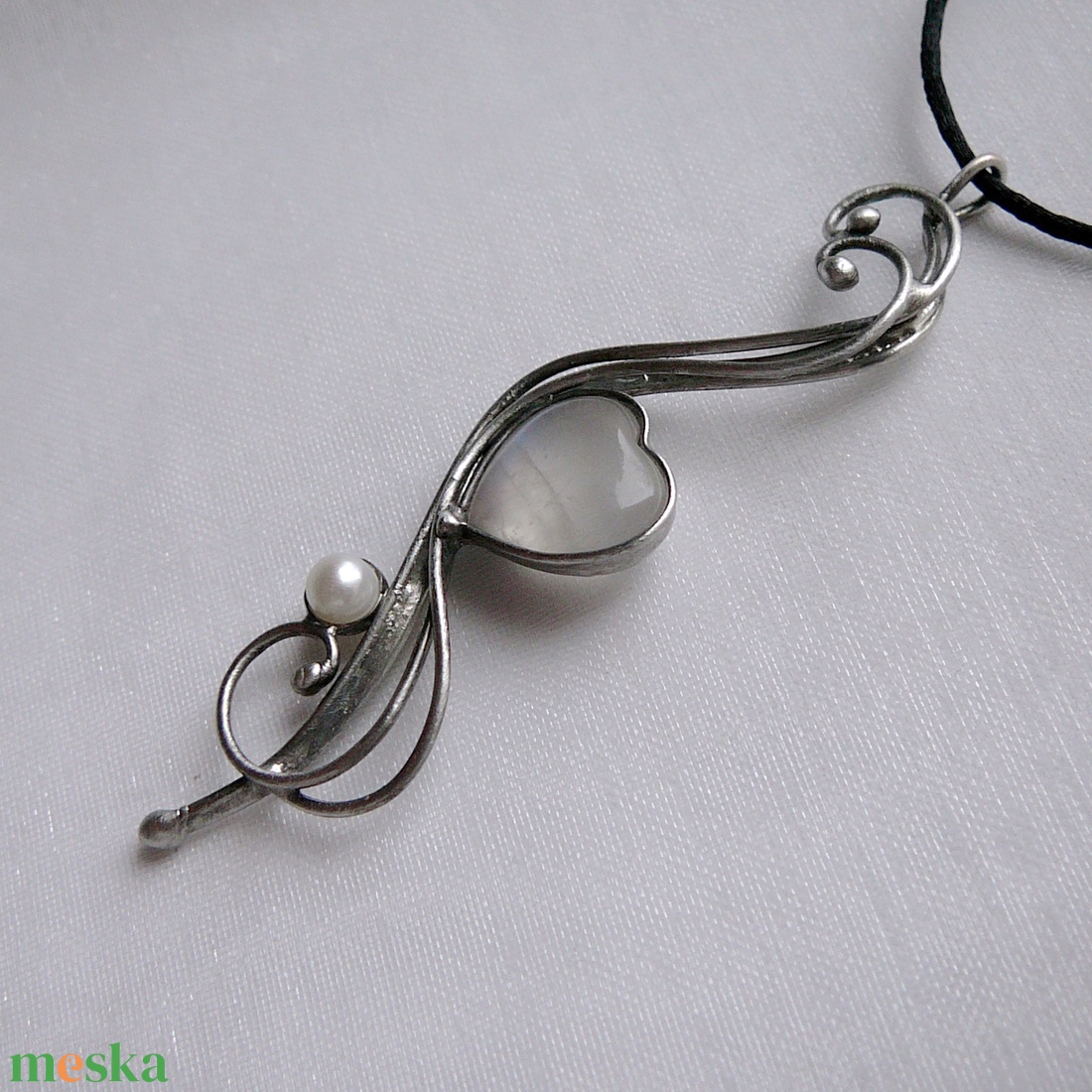 Mini holdkő szív medál - ékszer - nyaklánc - medálos nyaklánc - Meska.hu