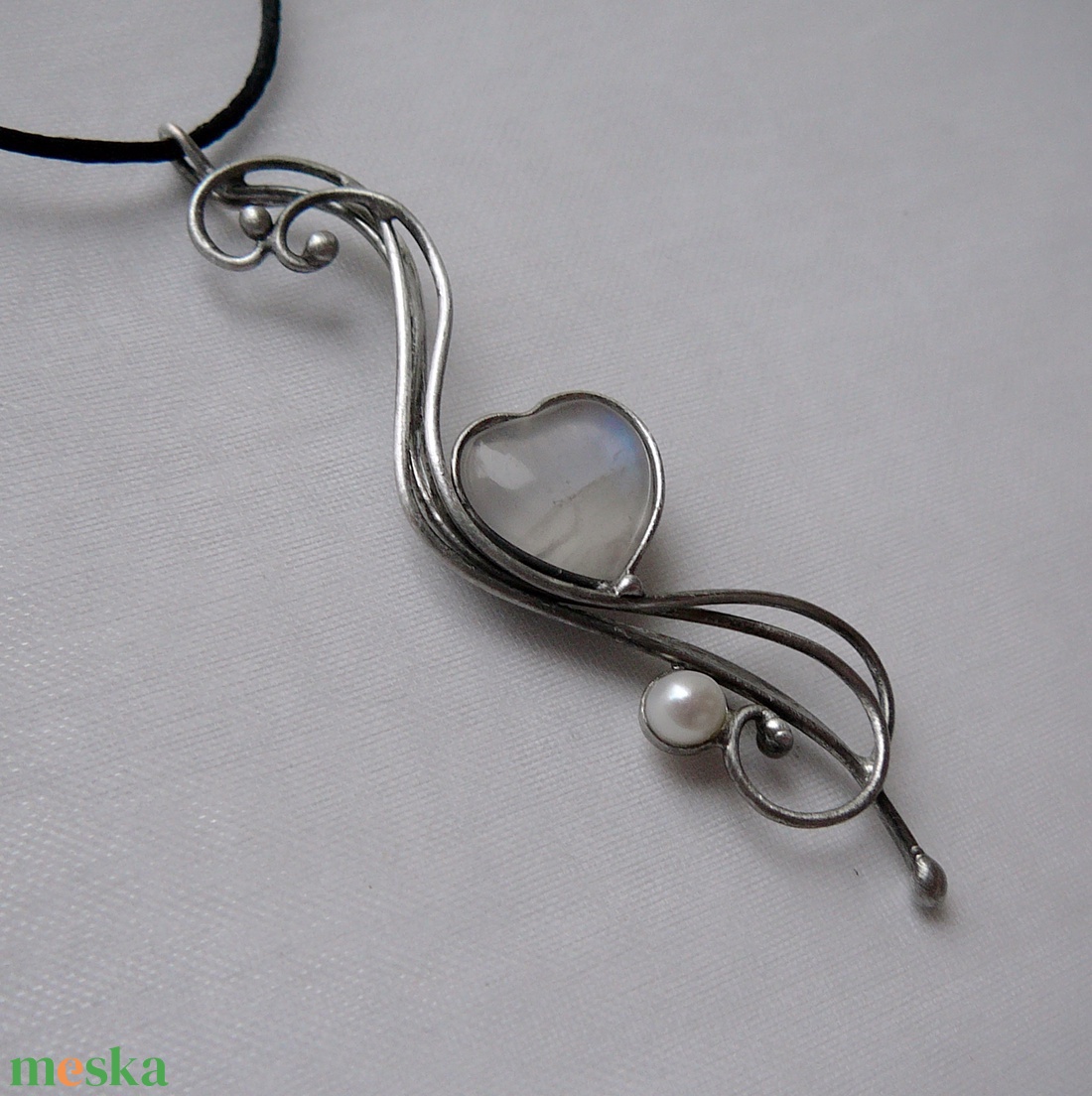 Mini holdkő szív medál - ékszer - nyaklánc - medálos nyaklánc - Meska.hu
