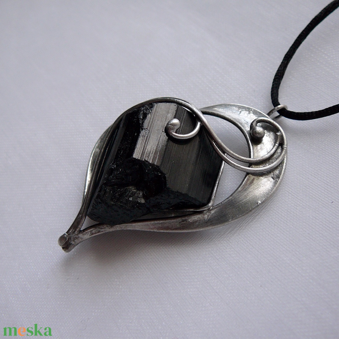 Fekete turmalin szív medál - ékszer - nyaklánc - medálos nyaklánc - Meska.hu