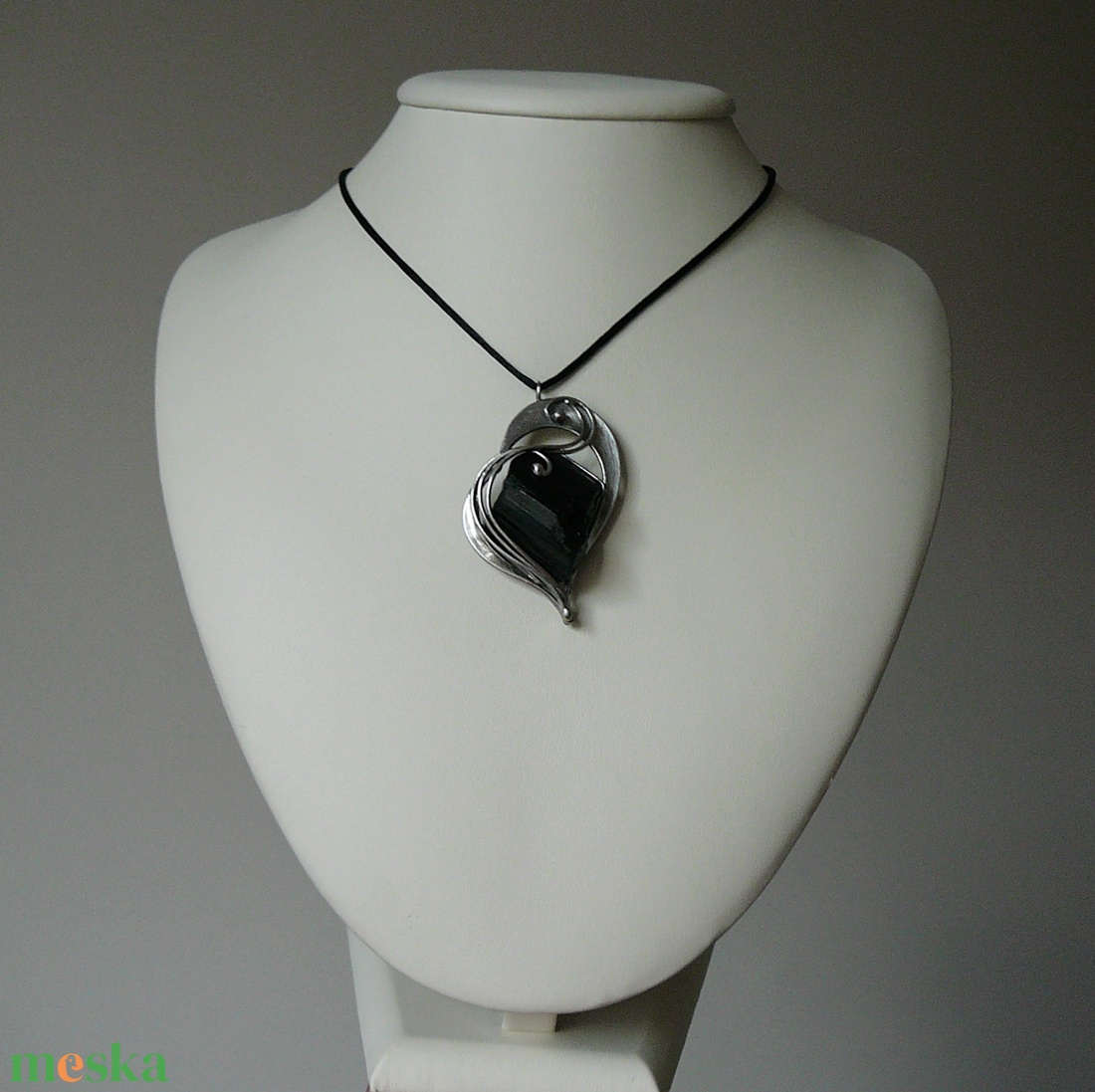 Fekete turmalin szív medál - ékszer - nyaklánc - medálos nyaklánc - Meska.hu