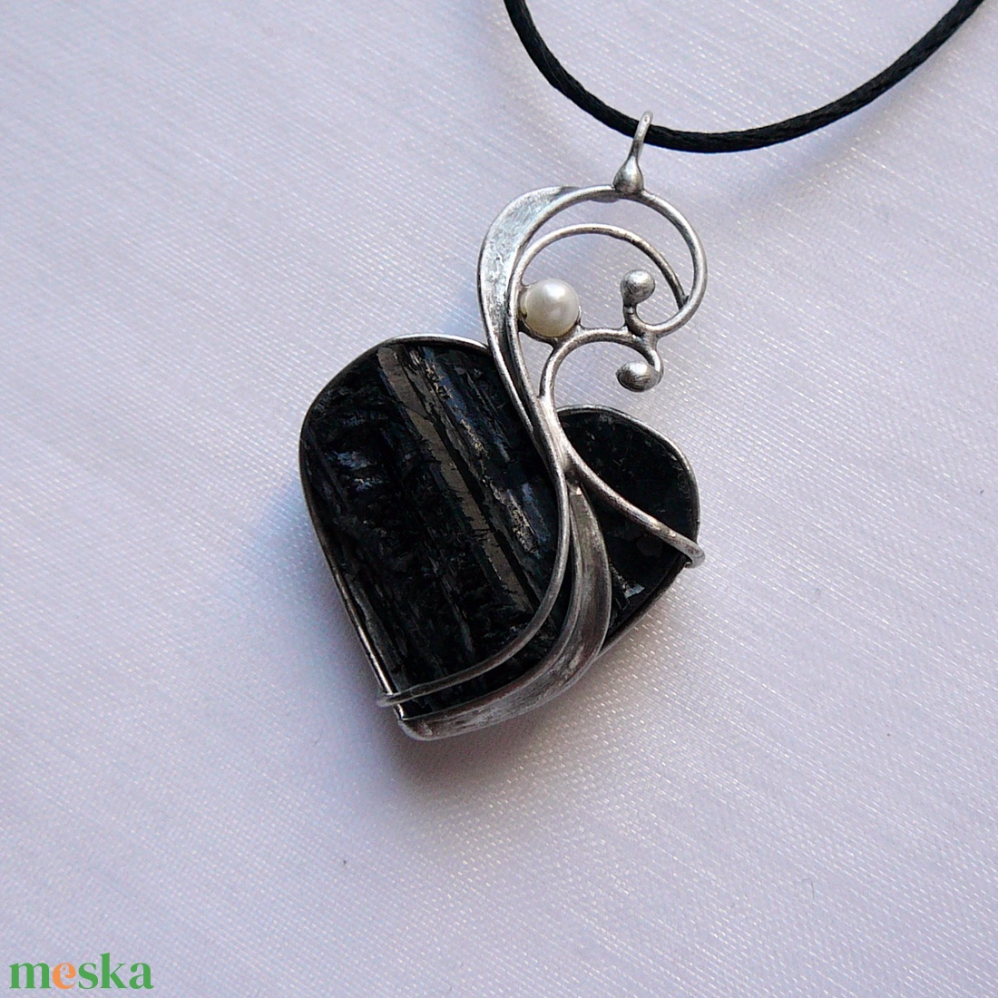 Fekete turmalin szív medál - ékszer - nyaklánc - medálos nyaklánc - Meska.hu