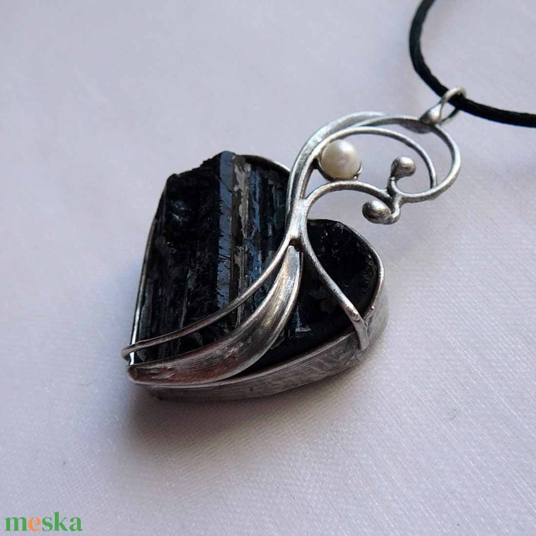 Fekete turmalin szív medál - ékszer - nyaklánc - medálos nyaklánc - Meska.hu
