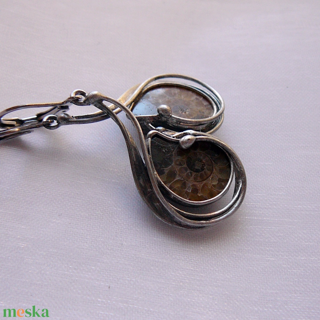 Ammonitesz fülbevaló - ékszer - fülbevaló - lógó fülbevaló - Meska.hu