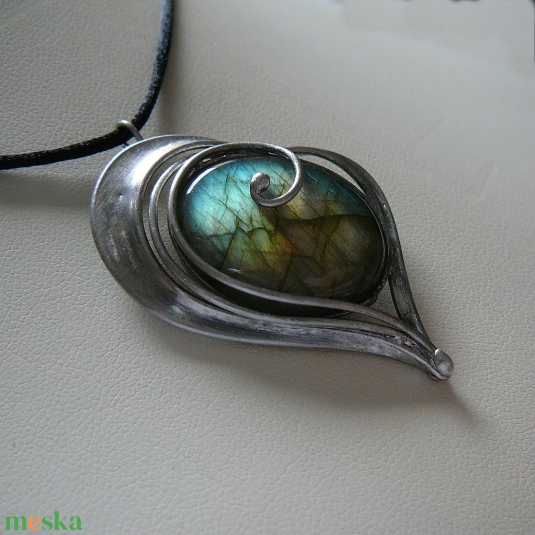 Labradorit szív medál - ékszer - nyaklánc - medál - Meska.hu