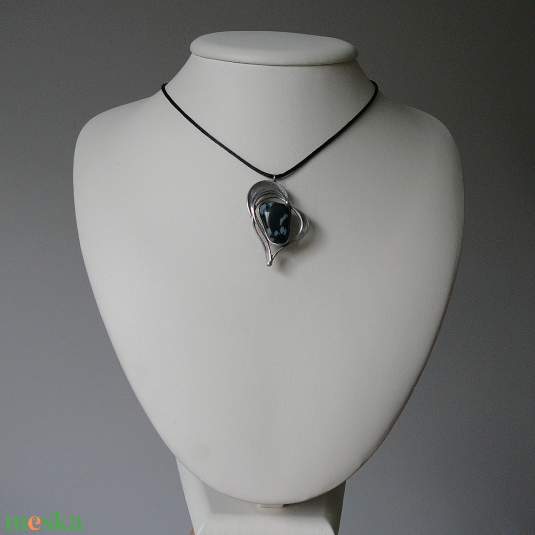 Hópehely obszidián szív medál - ékszer - nyaklánc - medálos nyaklánc - Meska.hu