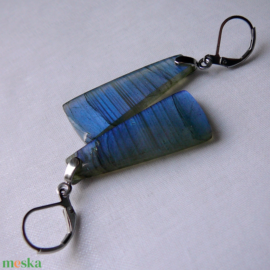 Labradorit fülbevaló - ékszer - fülbevaló - lógó csepp fülbevaló - Meska.hu