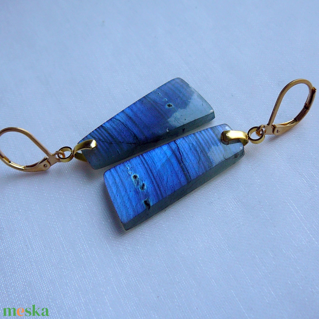 Labradorit fülbevaló - ékszer - fülbevaló - lógó csepp fülbevaló - Meska.hu