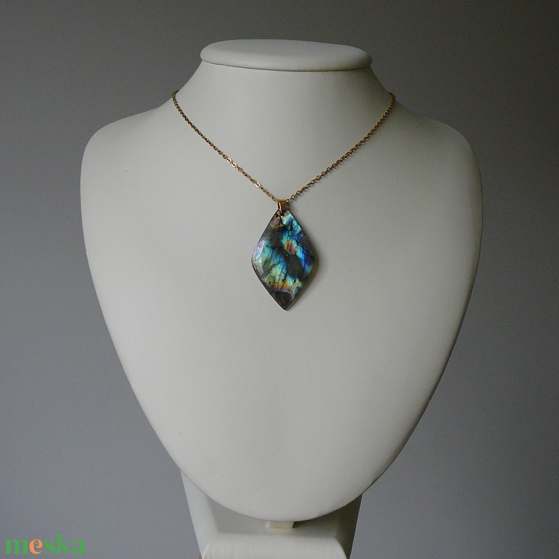 Labradorit medálos nyaklánc - ékszer - nyaklánc - medálos nyaklánc - Meska.hu