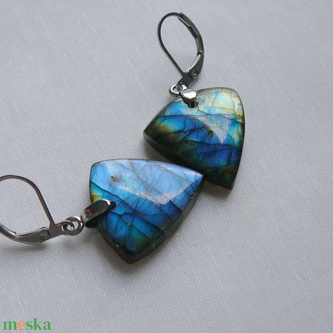 Labradorit fülbevaló - ékszer - fülbevaló - lógó csepp fülbevaló - Meska.hu