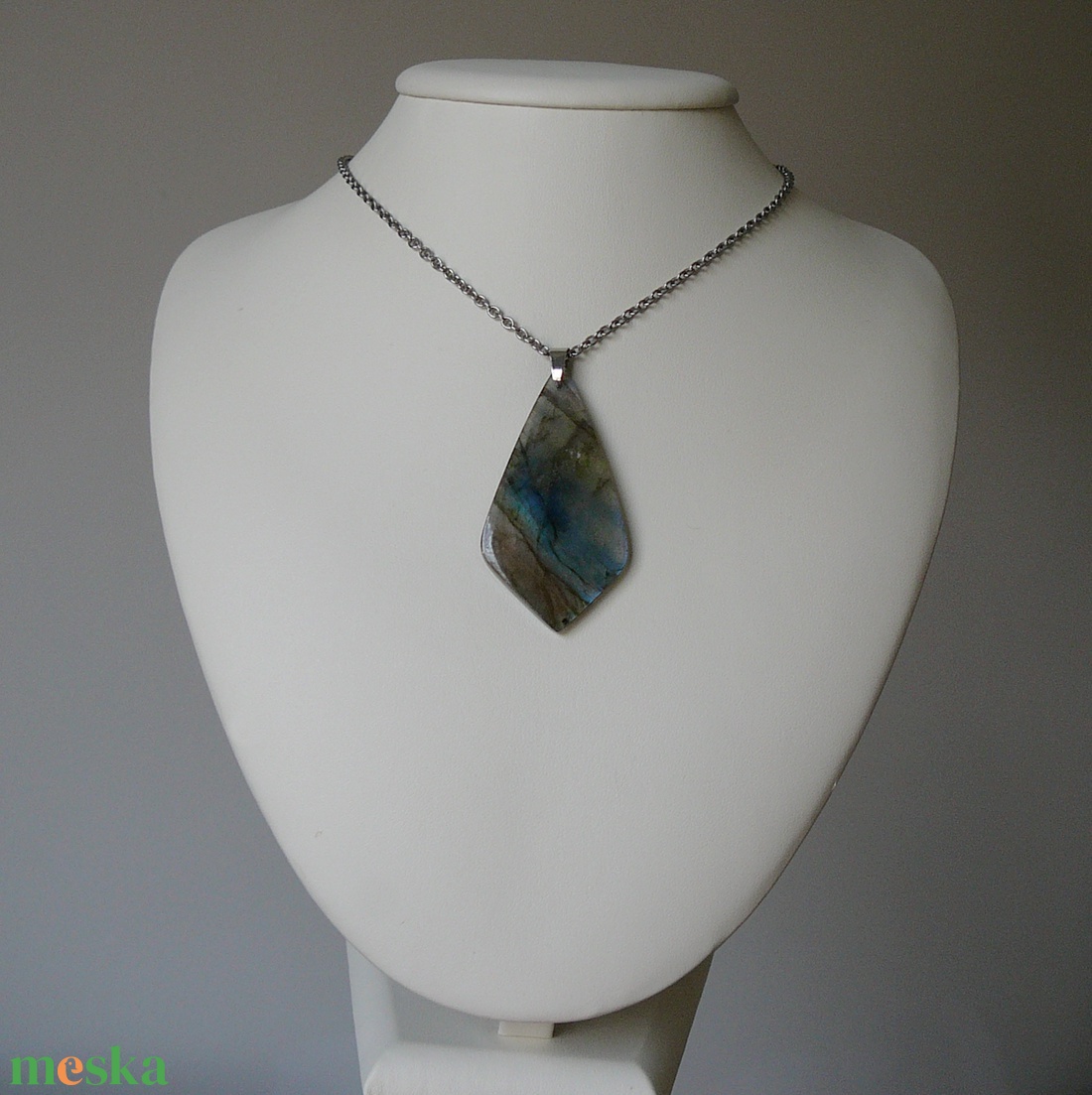 Labradorit medálos nyaklánc - ékszer - nyaklánc - medálos nyaklánc - Meska.hu