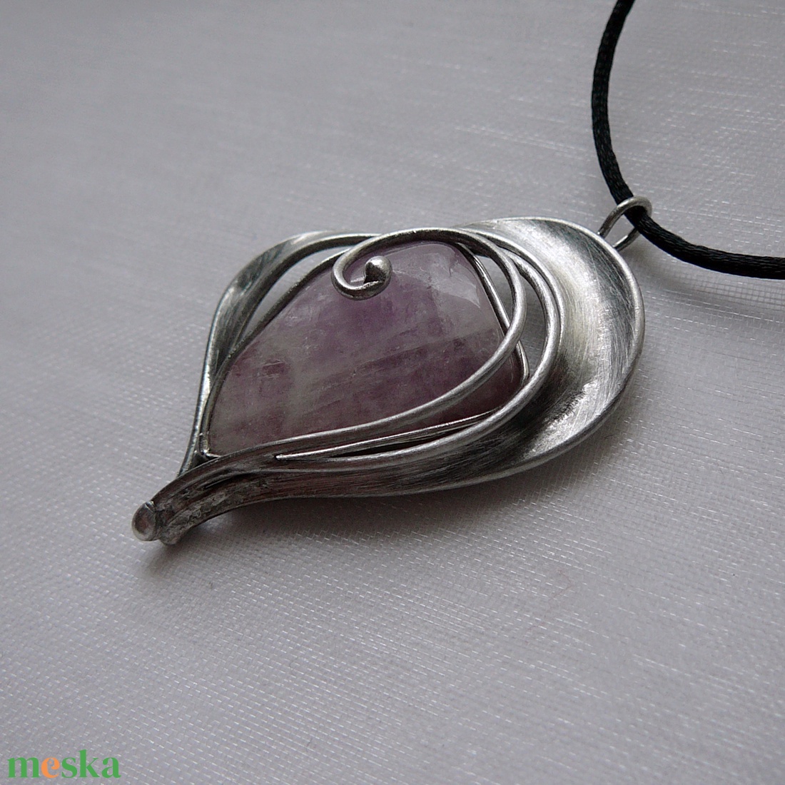 Kunzit szív medál - ékszer - nyaklánc - medál - Meska.hu