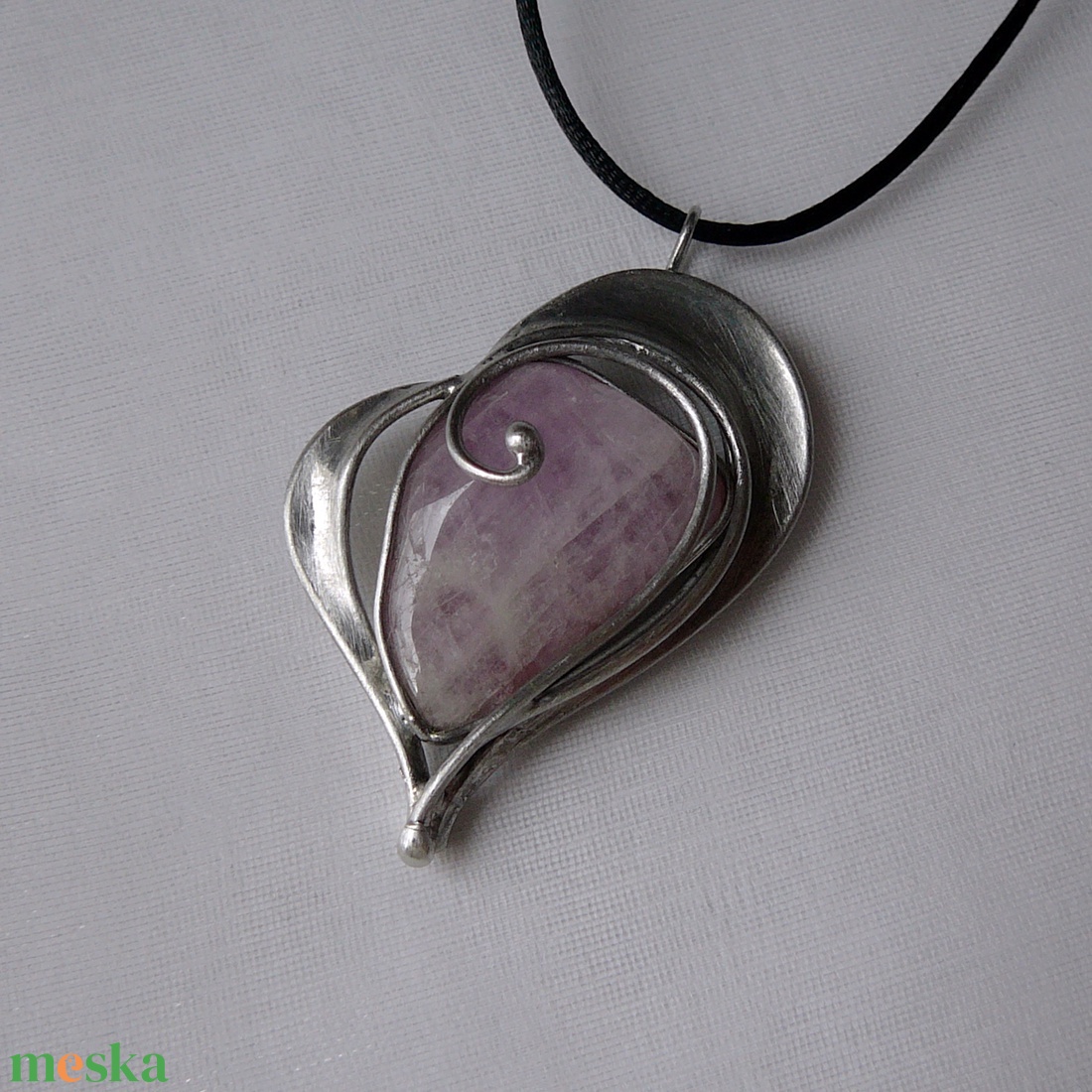 Kunzit szív medál - ékszer - nyaklánc - medál - Meska.hu