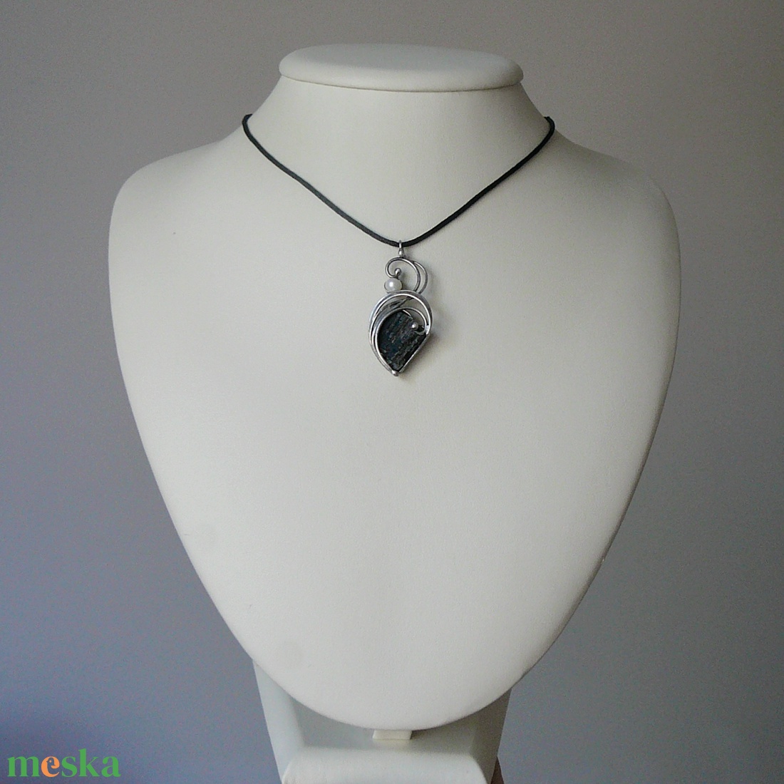 Fekete turmalin medál - ékszer - nyaklánc - medálos nyaklánc - Meska.hu