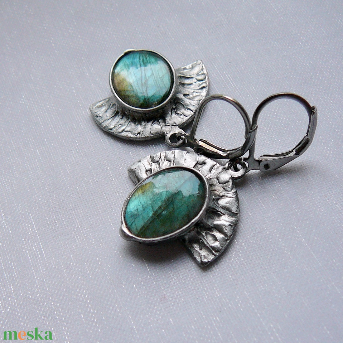 Labradorit fülbevaló - ékszer - fülbevaló - lógó fülbevaló - Meska.hu