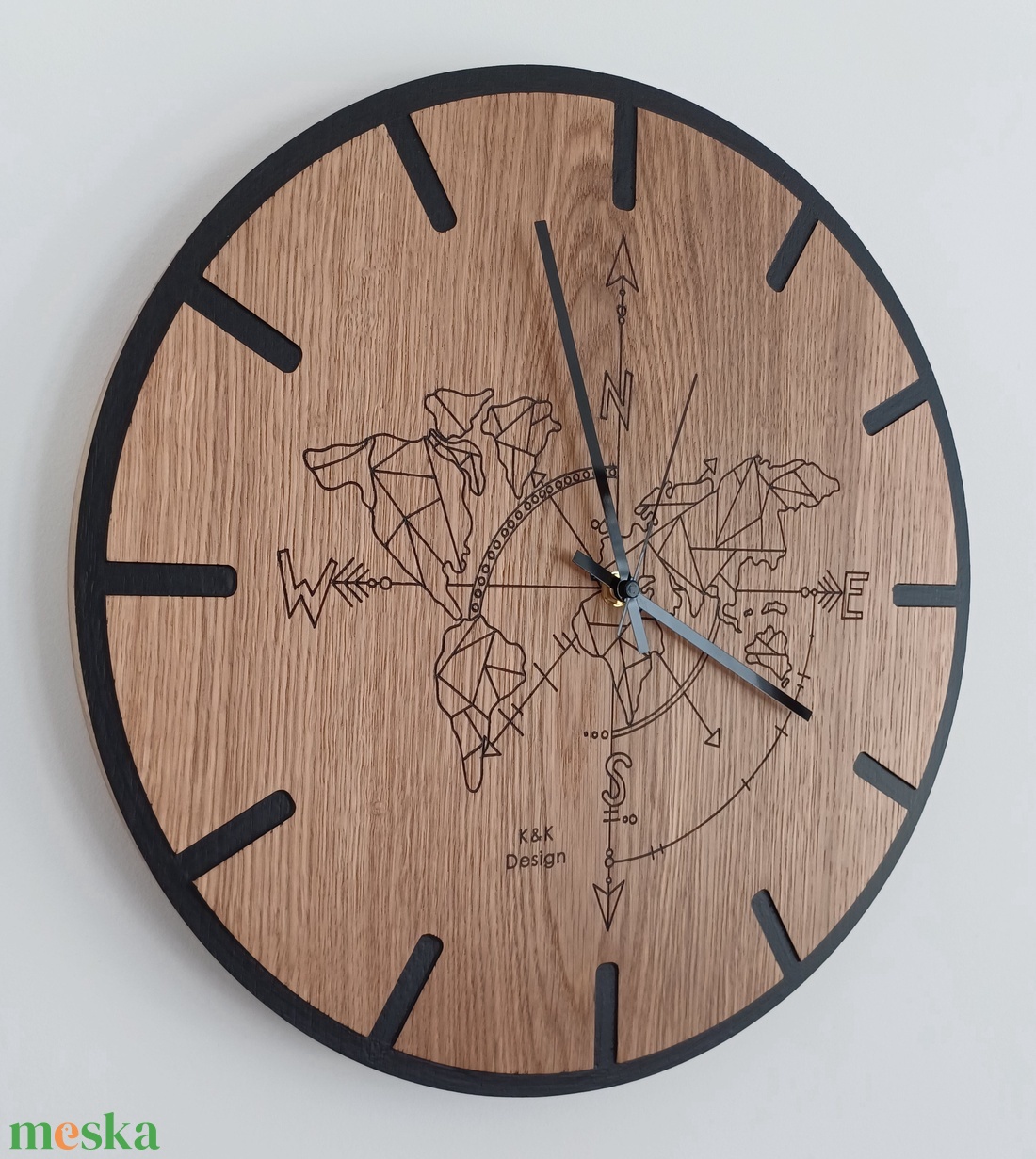 Falióra tömör tölgyfából világtérkép mintával - otthon & életmód - dekoráció - fali és függő dekoráció - falióra & óra - Meska.hu