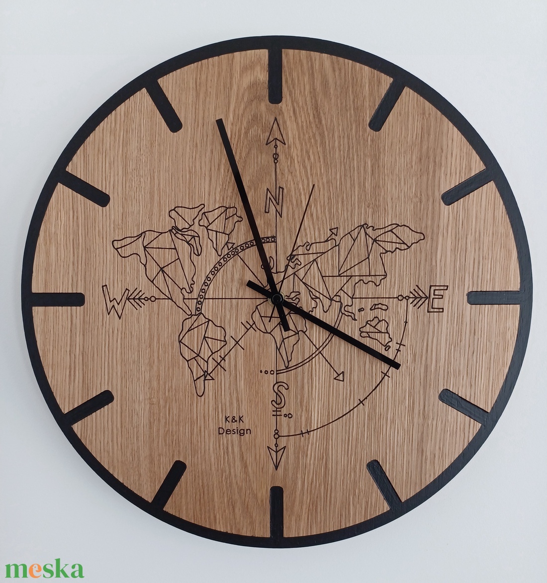 Falióra tömör tölgyfából világtérkép mintával - otthon & életmód - dekoráció - fali és függő dekoráció - falióra & óra - Meska.hu