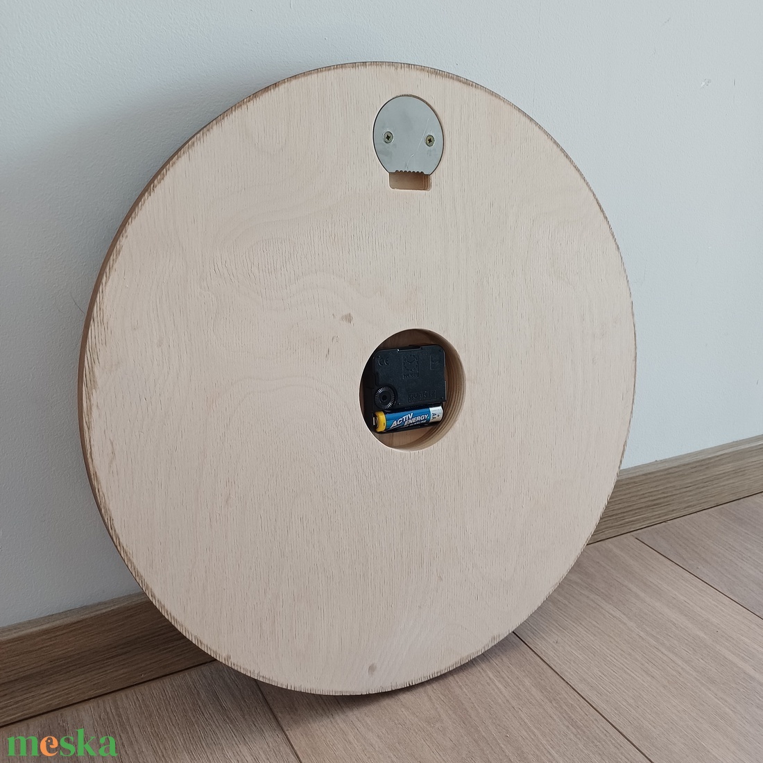 Fából készült falióra 40cm, égtáj minta - otthon & életmód - dekoráció - fali és függő dekoráció - falióra & óra - Meska.hu