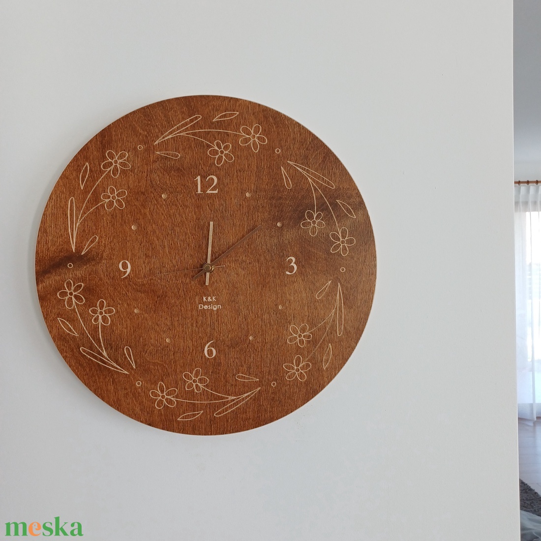 Fából készült falióra 40cm, virág minta - otthon & életmód - dekoráció - fali és függő dekoráció - falióra & óra - Meska.hu