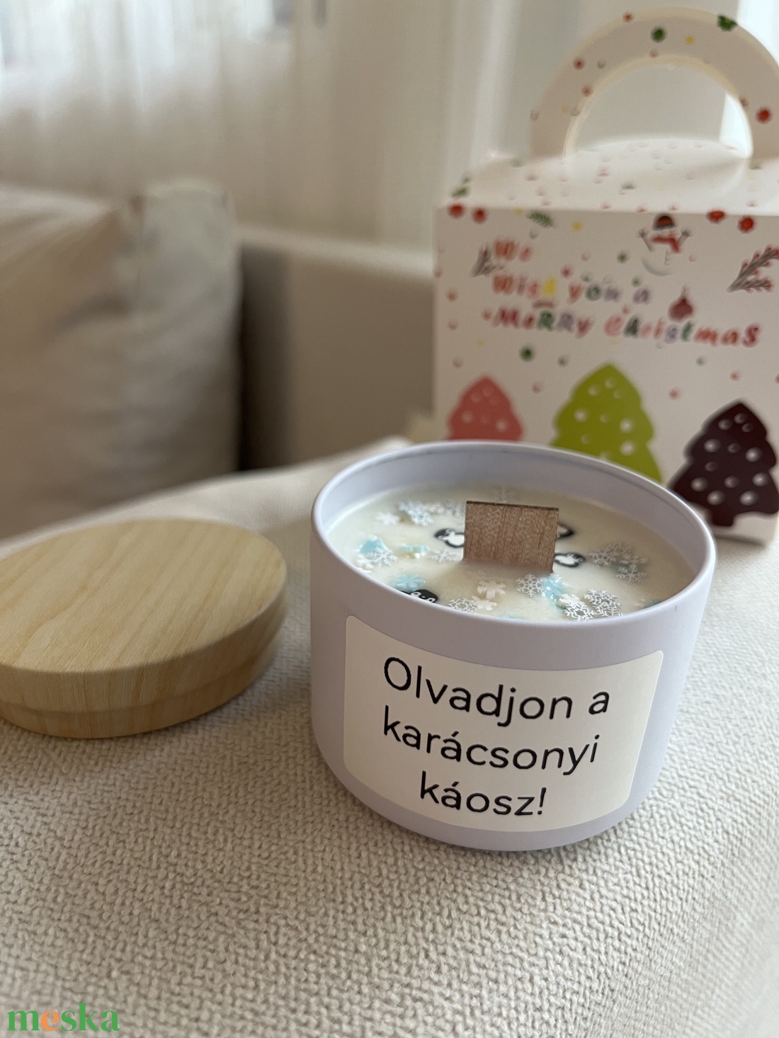 Olvadjon a karácsonyi káosz - Díszdobozos karácsonyi egyedi feliratos szójaviasz gyertya - otthon & életmód - gyertya, illat, aroma - gyertya - Meska.hu Olvadjon a karácsonyi káosz - Díszdobozos karácsonyi egyedi feliratos szójaviasz gyertya - otthon & életmód - gyertya, illat, aroma - gyertya - Meska.hu
