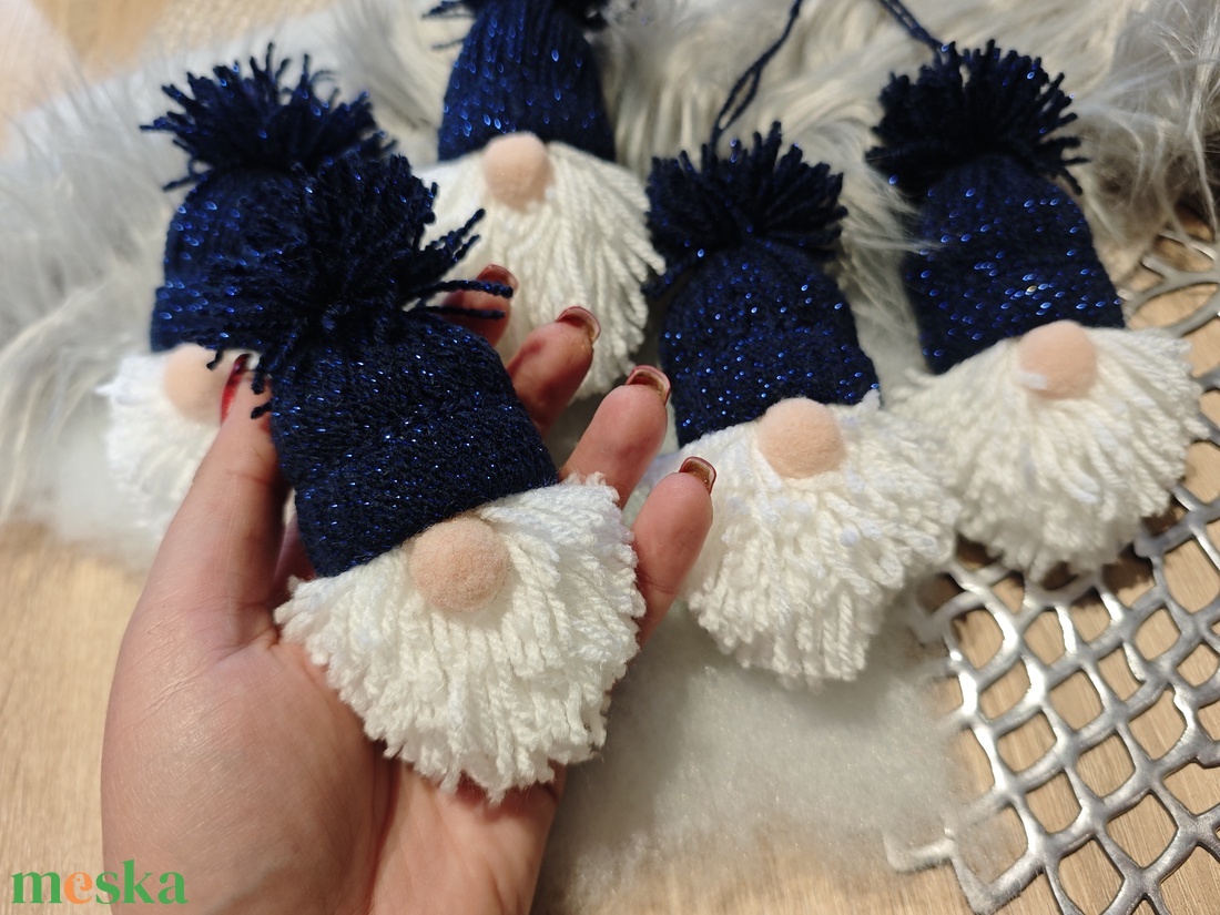 Kézműves karcsonyi manók - sötétkék csillogós - karácsony - karácsonyi lakásdekoráció - karácsonyfadíszek - Meska.hu