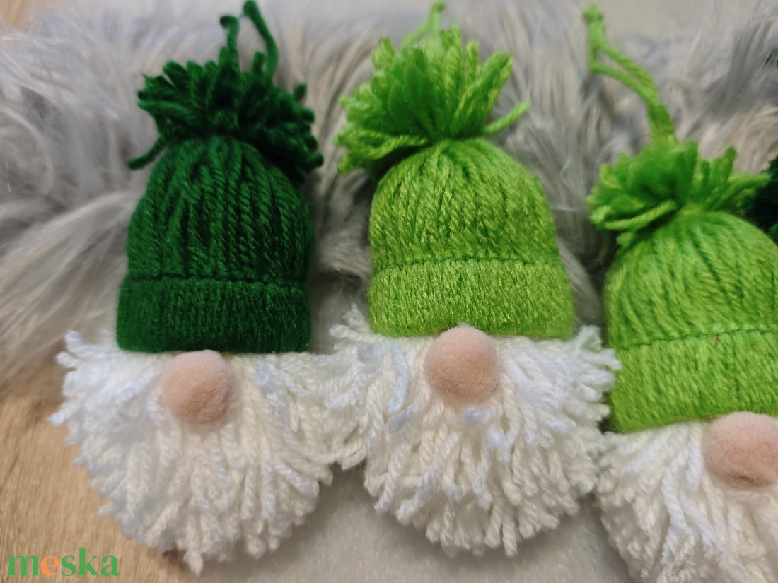Kézműves karcsonyi manók -zöld varilt - karácsony - karácsonyi lakásdekoráció - karácsonyfadíszek - Meska.hu